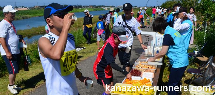 �������i�������j