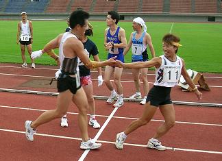 �����҂Ƀ^�b�`�Ń����[