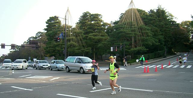 ��12�񂩂Ȃ���s���}���\��