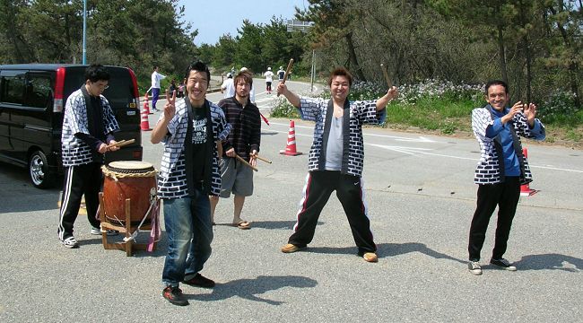 �������s�N�̉�ɂ�鑾�ۉ��t�̉���