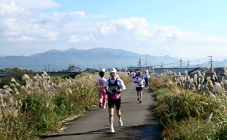 �㓪���}���\���F���~�𑖂�